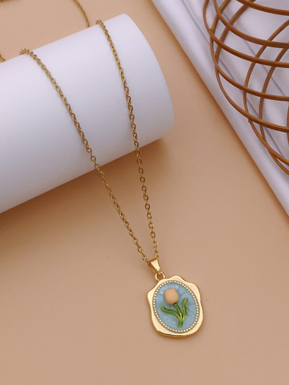 Add a soft, charming accent to your jewelry collection with this dainty circular pendant necklace.