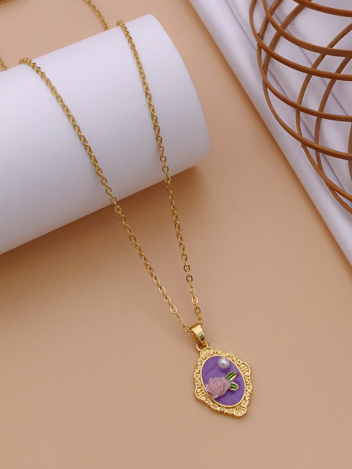 Vintage-Style Purple Rose Oval Cameo Pendant Necklace