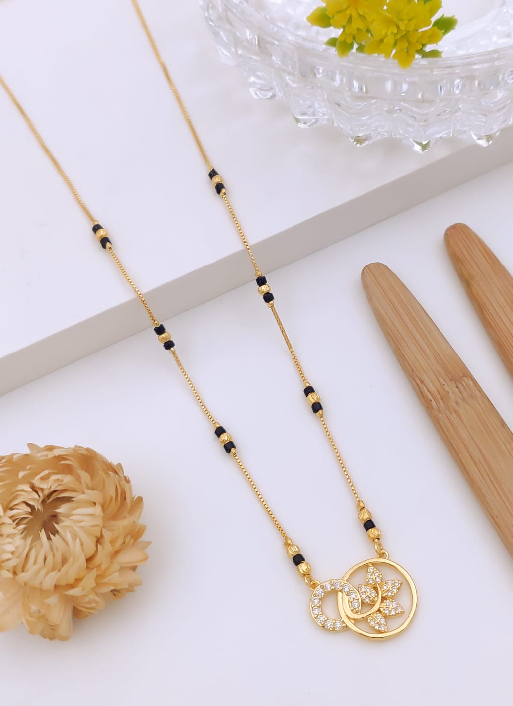 Elegant Interlocking Circle Floral Leaf CZ Gold Mangalsutra