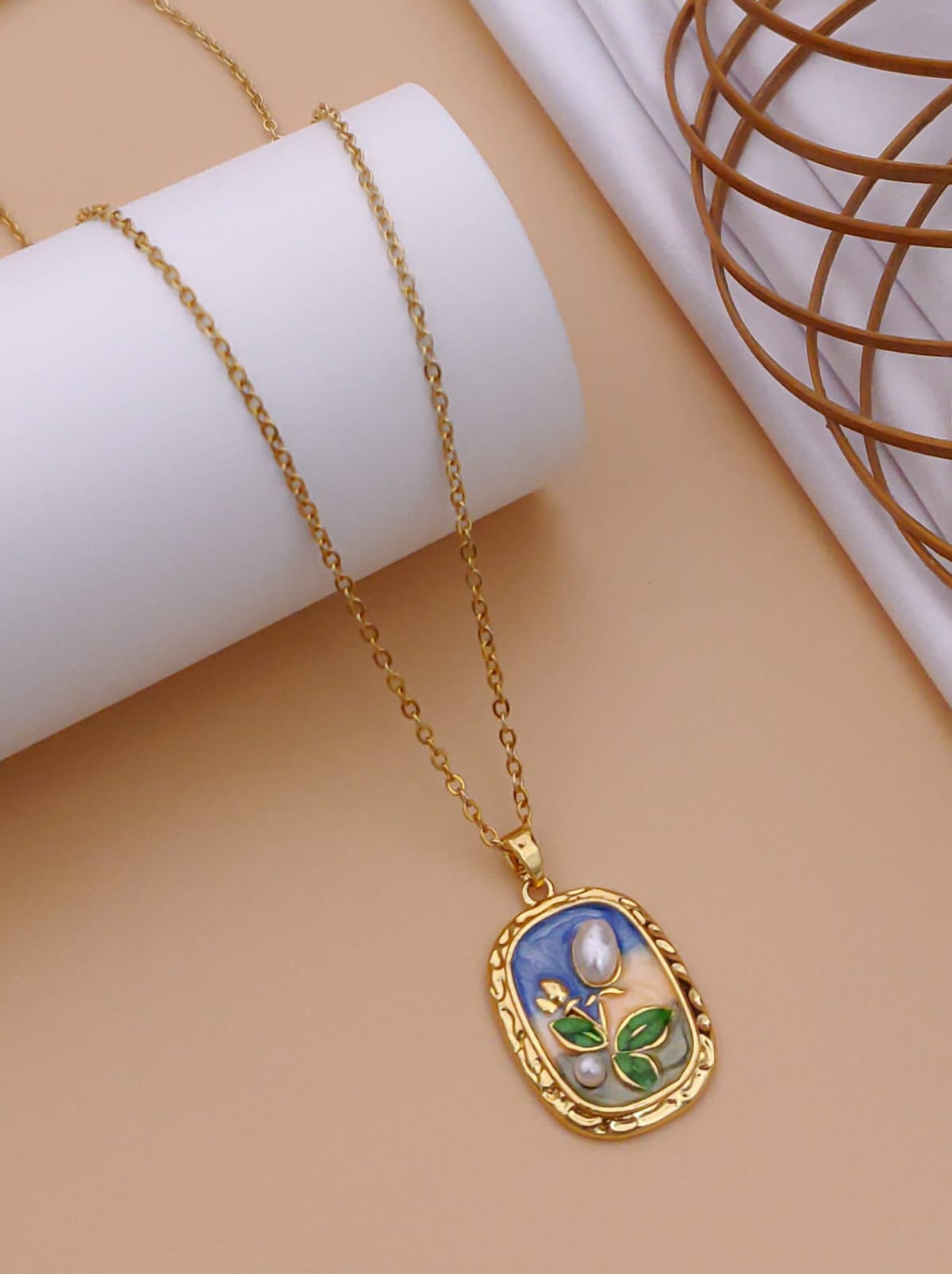 Vintage-Style Gold-Plated Floral Cameo Medallion Necklace
