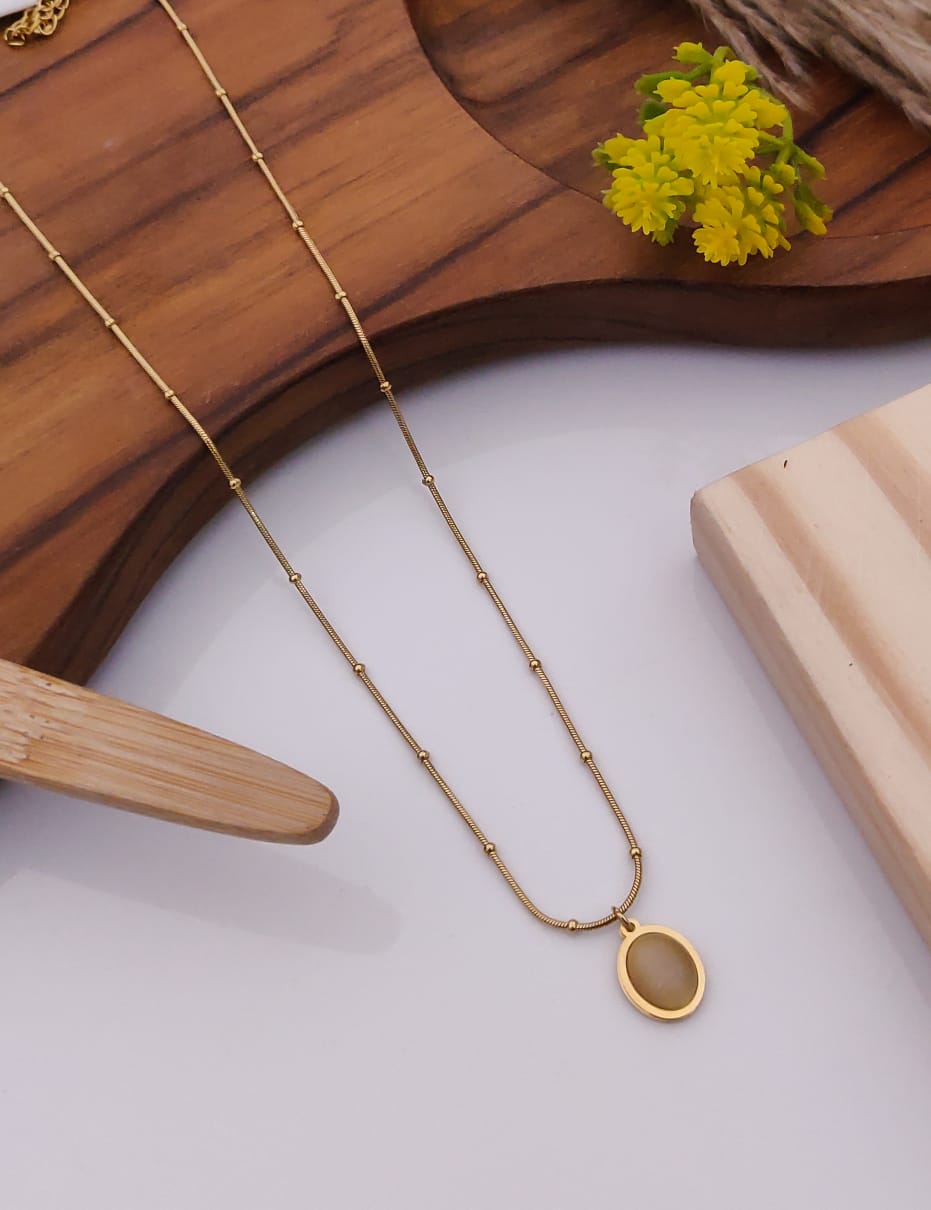 Elegant Gold-Plated Bead Chain Necklace with Oval Pendant